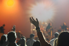 rock-silhouette-music-light-group-people-868620-pxhere.com_