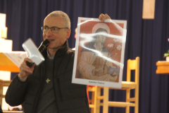 2023-11-18-Veillee-et-procession-Journee-des-Pauvres-a-Banneux-115