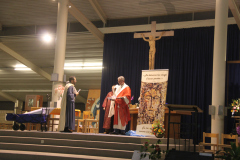 2023-11-18-Veillee-et-procession-Journee-des-Pauvres-a-Banneux-147