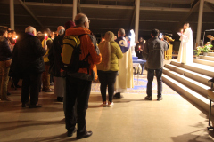 2023-11-18-Veillee-et-procession-Journee-des-Pauvres-a-Banneux-166