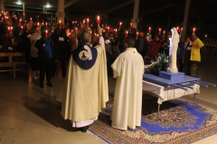 2023-11-18-Veillee-et-procession-Journee-des-Pauvres-a-Banneux-201