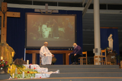 2021-11-13-Journee-des-Pauvres-Banneux-53-Veillee-et-flambeaux