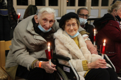 2021-11-13-Journee-des-Pauvres-Banneux-57-Veillee-et-flambeaux