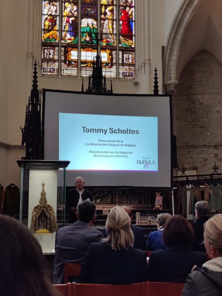 Tommy Scholtes durant la conférence de presse Gudula26 pour les 800 ans de la cathédrale de Bruxelles